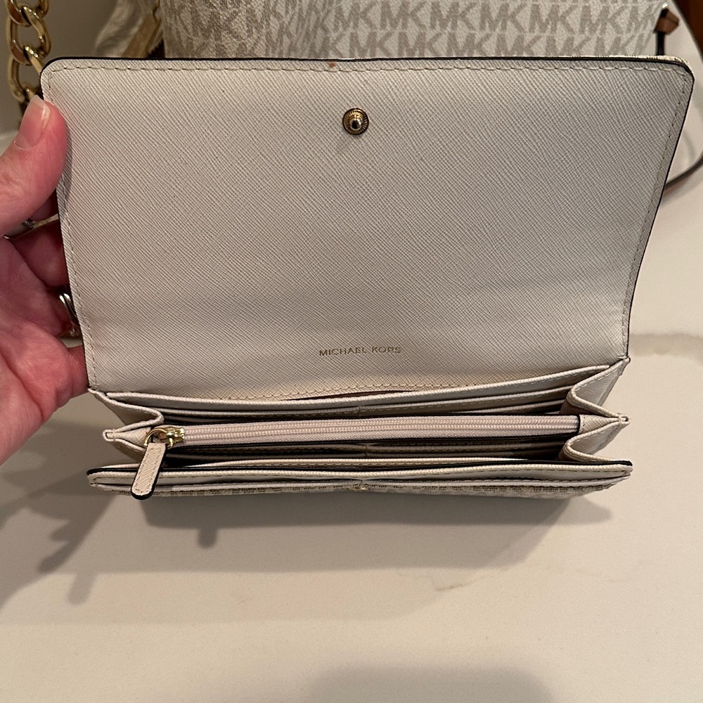 Michael Kors Cream and Tan Logo Hobo Tote and Matching Wallet - Picture 10 of 13
